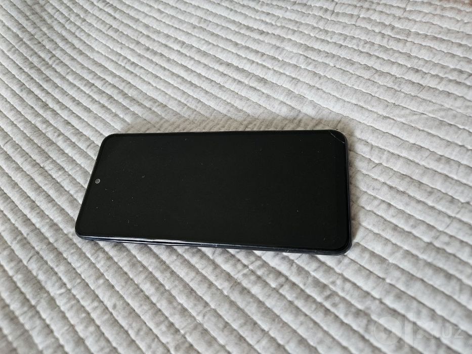 Redmi Note 10
Model: Redmi Note 10
Ekran: 6.43" AMOLED,