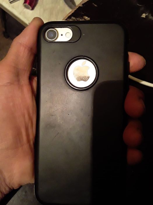 Срочно продам айфон 7