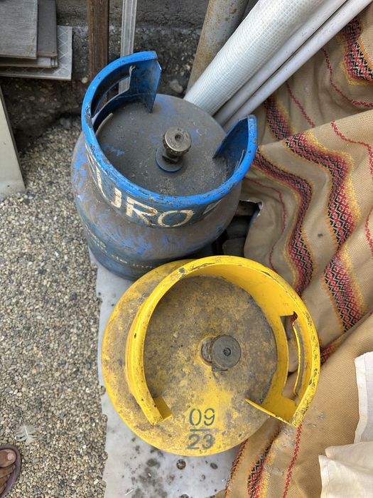 Buteli de aragaz cu guler