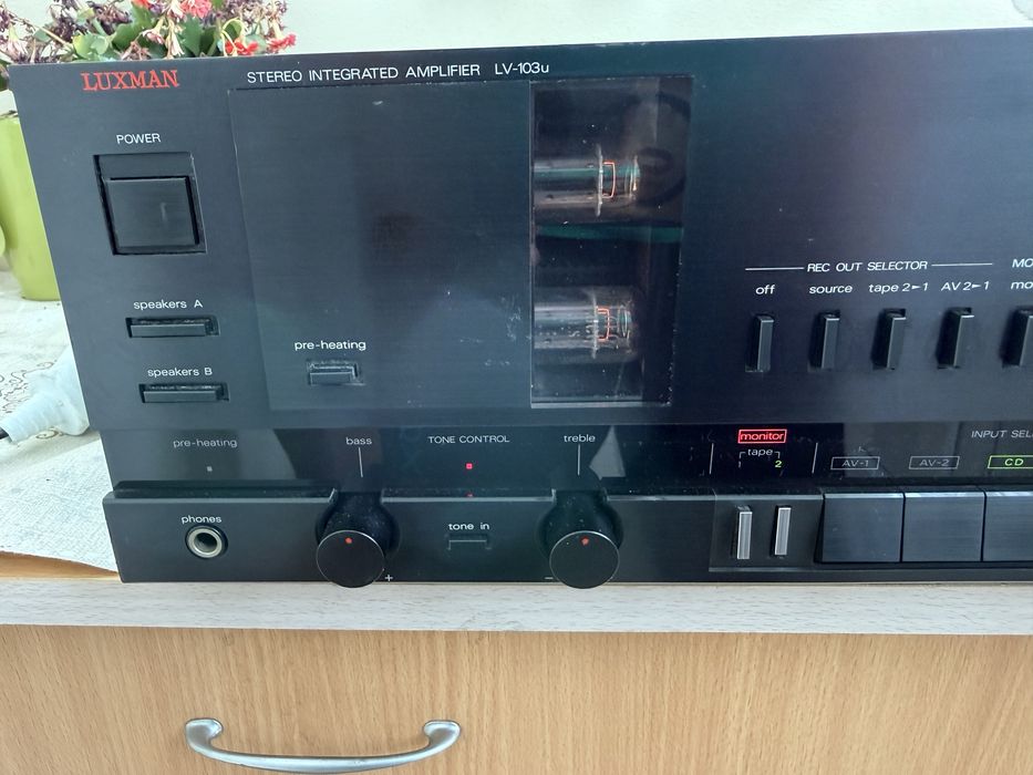 Luxman LV-103u Качествен стерео усилвател
