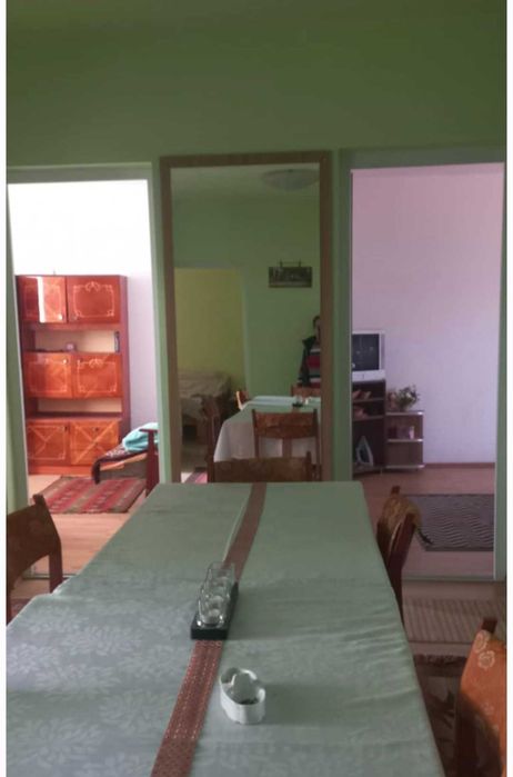 Vând apartament 4 camere 2 băi bucatarie