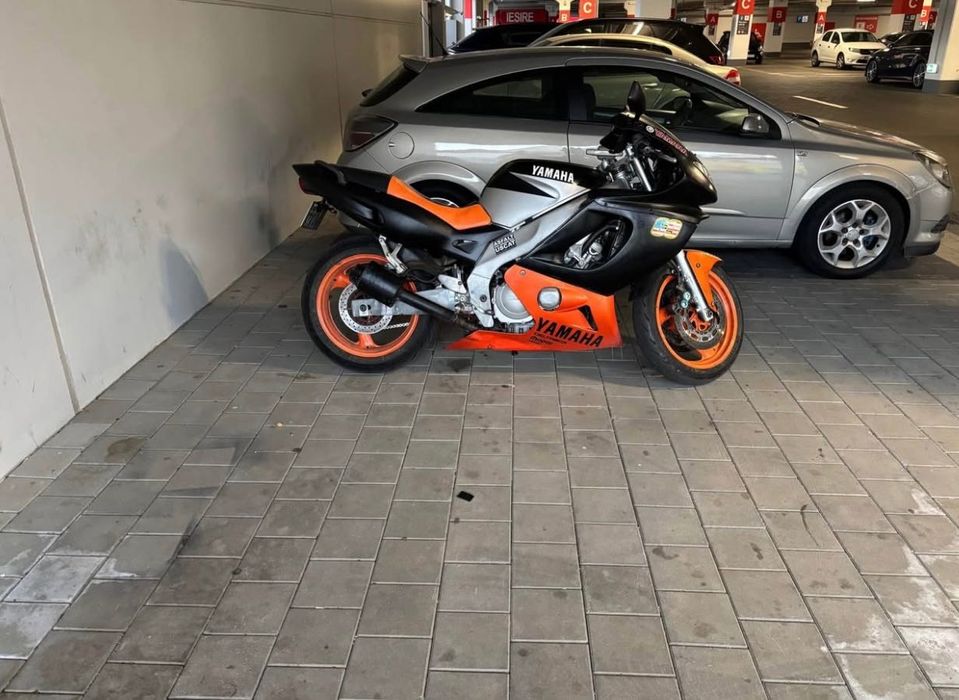 Yamaha thunderchat 600