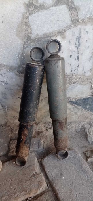 Амортизаторы задние от Жигули. 2 шт.В рабочем состоянии.