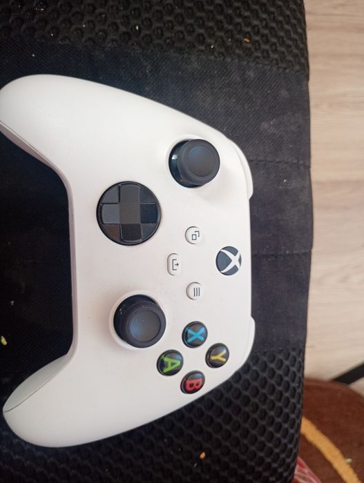 Xbox series s/e merge forte bine