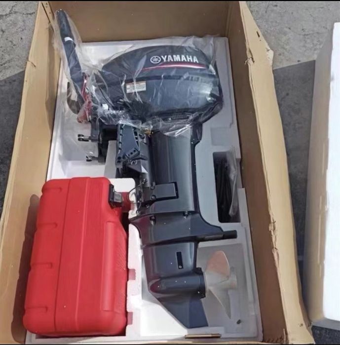 Лодочный мотор .