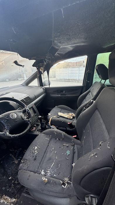 Vand Volkswagen Sharan incendiat