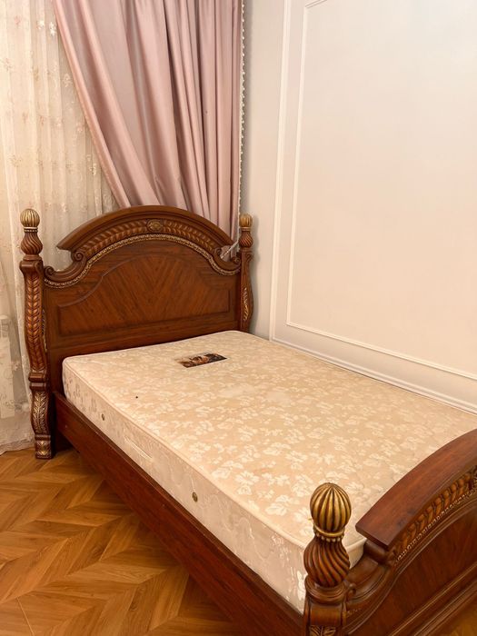 Продаю кровати с матрасами