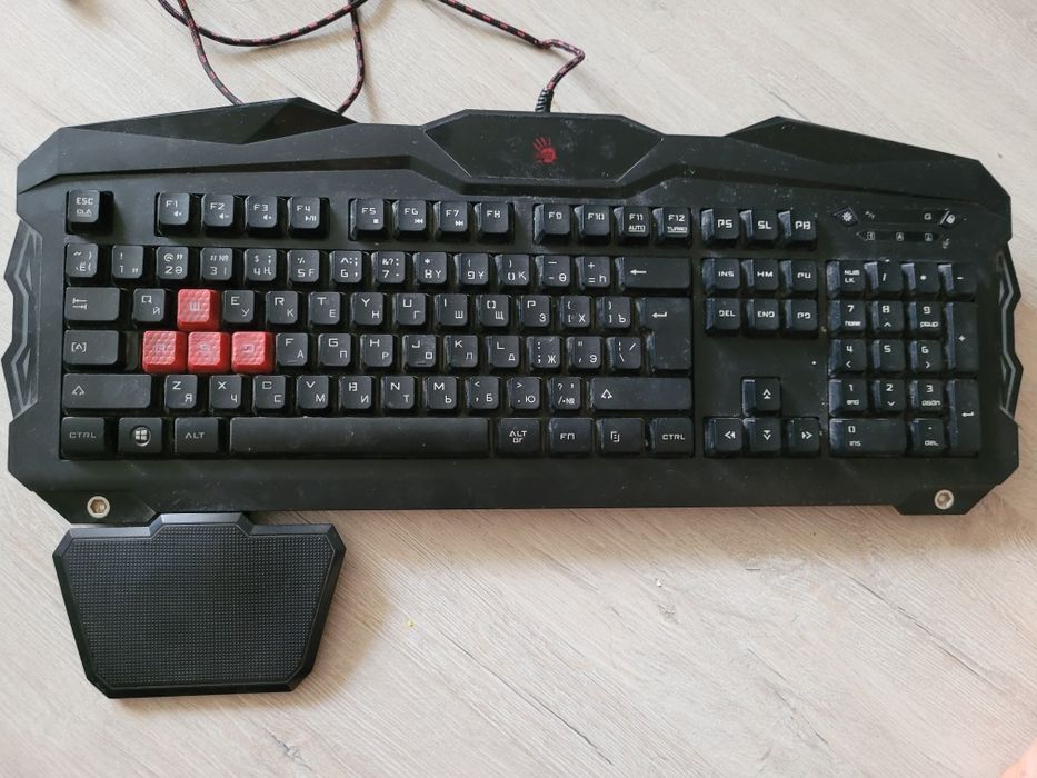 Продам клавиатуру
