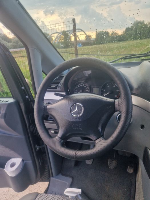 Vând Mercedes Viano