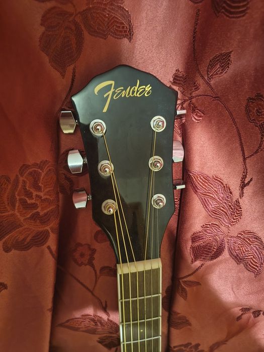 Vând chitară acustică