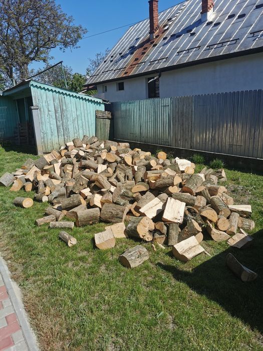 Lemne de fag pentru foc tăiate și despicate