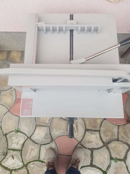 Ghilotina  hartie IDEAL