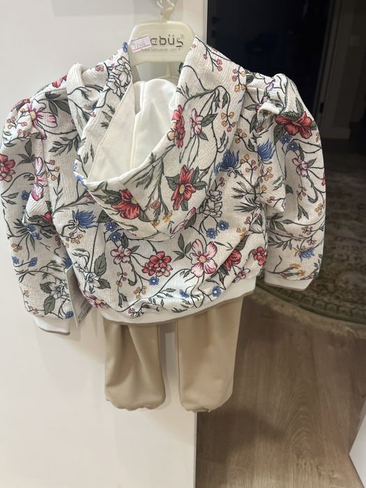 Продам костюм на девочку новый