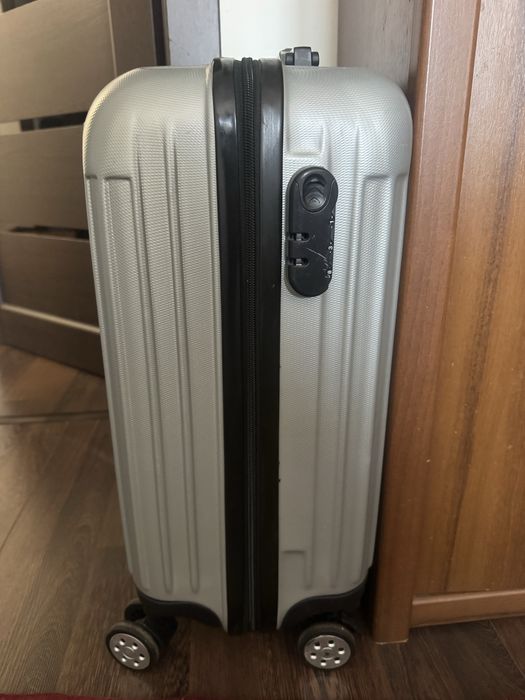 Чемодан маленький