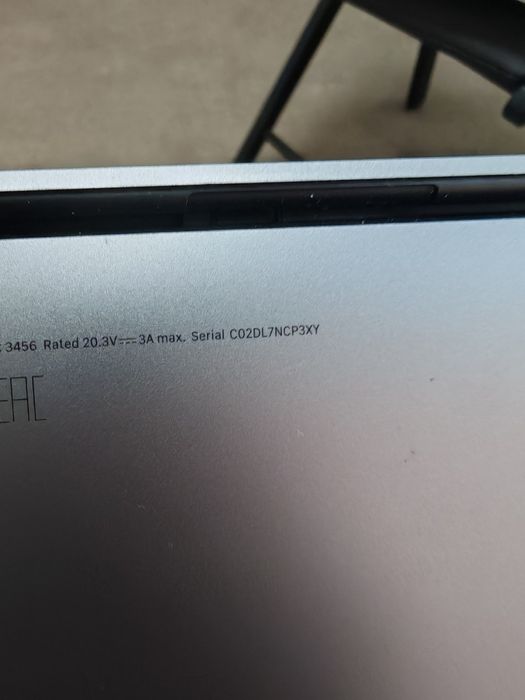 MacBook Pro 13'  2020, touchbar.