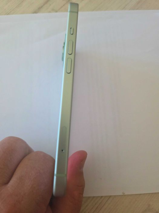 Продавам iPhone 15 256GB Green