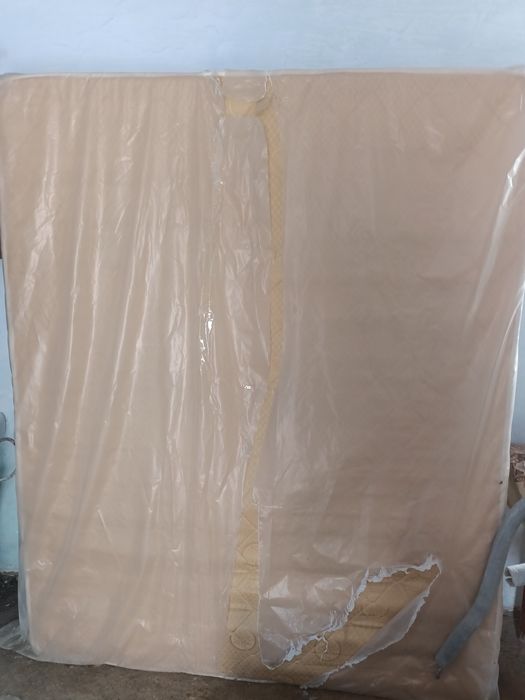 Матрас 2м 160см..