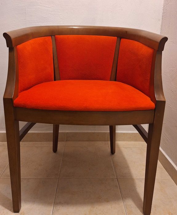 кресло , фотьойл. дъб, червена кадифена италианска дамаска.