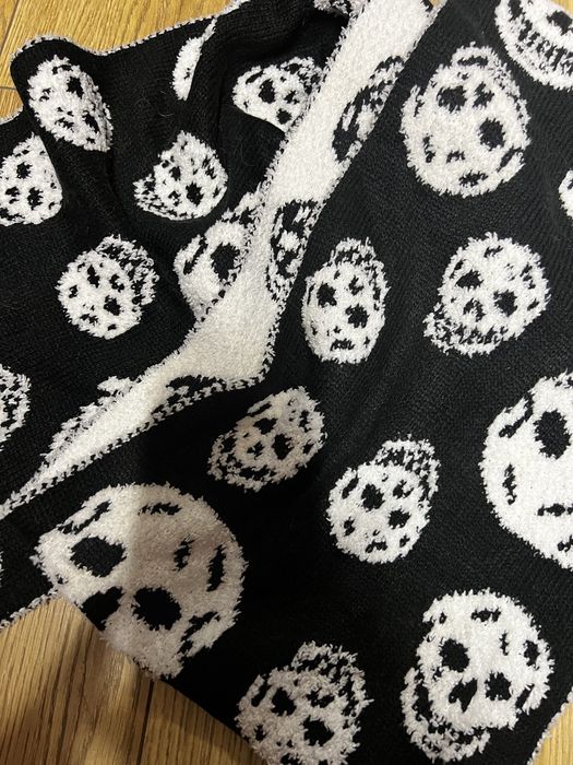 Шал нов дълъг с черепи