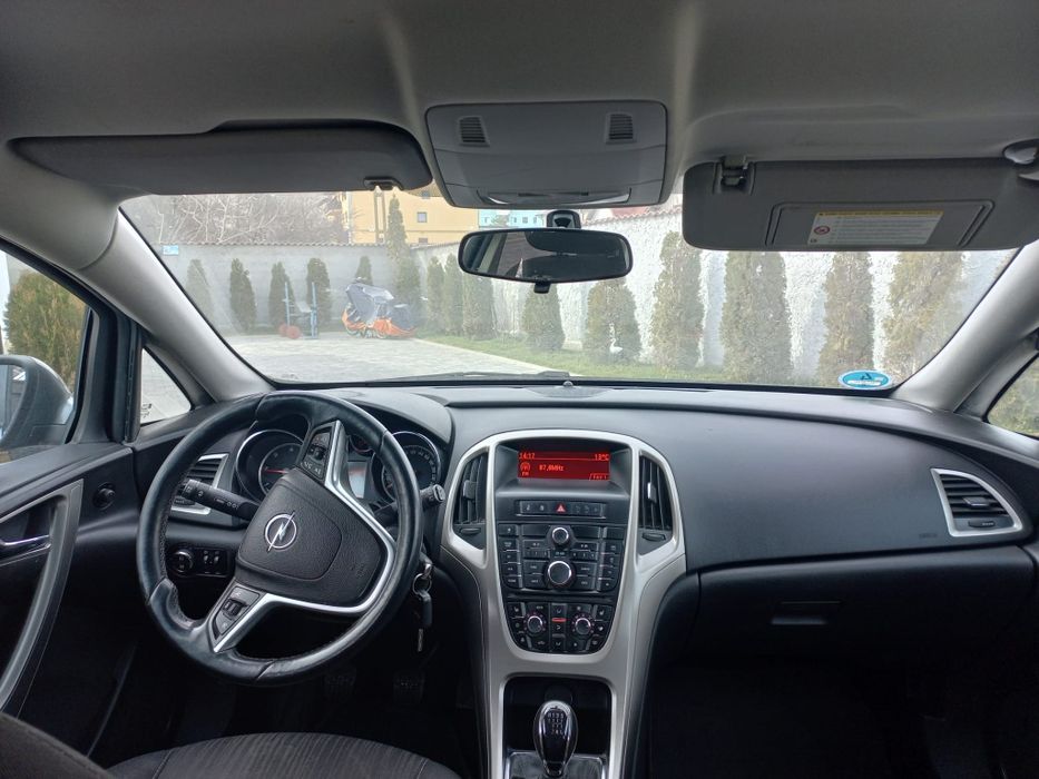 Opel Astra  J  Sport Tourer 1.7 D  Facelift 2013