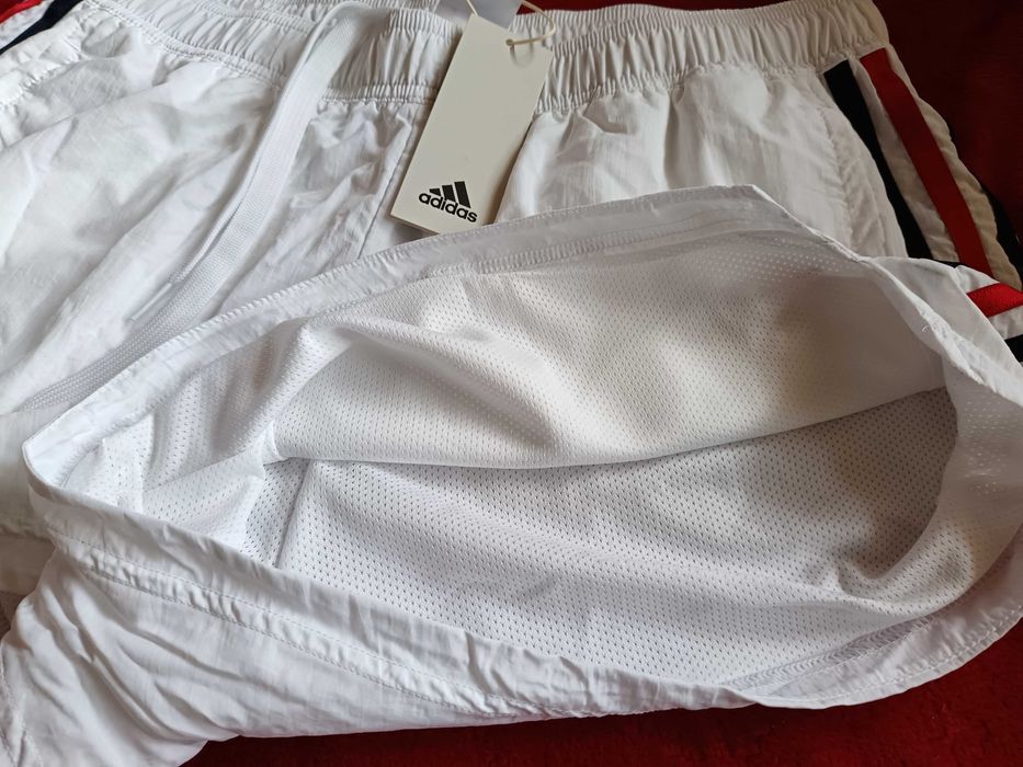 Къси панталони в бяло L размер Adidas