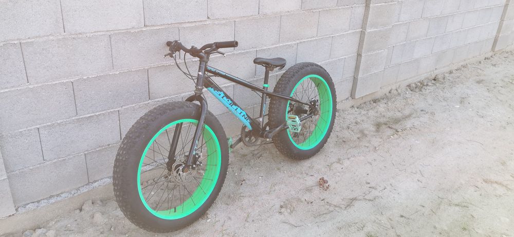 Bicicletă cu roți groase 24"