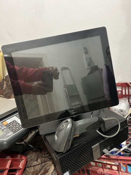 Monitoare touch screen , cântare comerciale ,calculatoare etc