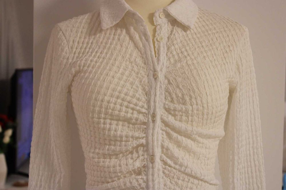 Вталяваща бяла риза Stradivarius