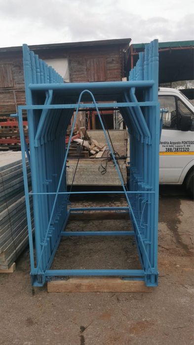 Фасадно скеле италианско рециклирано като ново