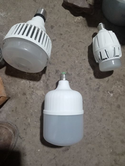 Лед лампочка разный