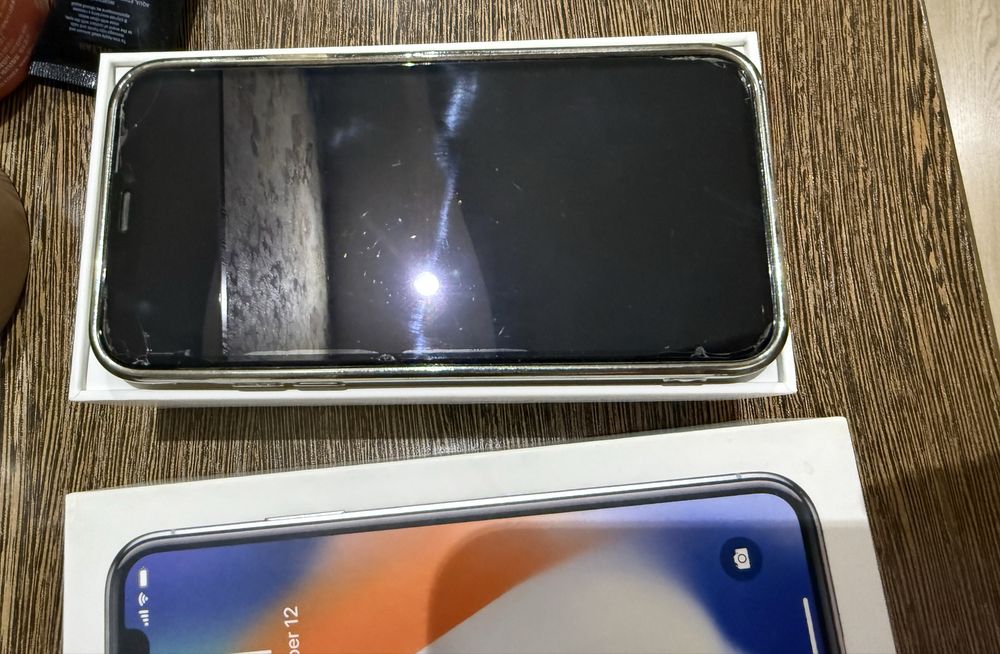 Продам Iphone X 64Gb