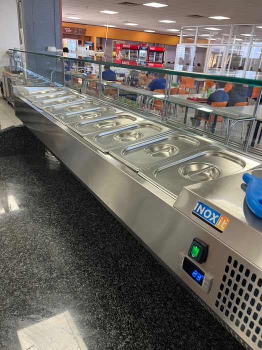 Италианска пица фурна, хладилна мензола и аксесоари.