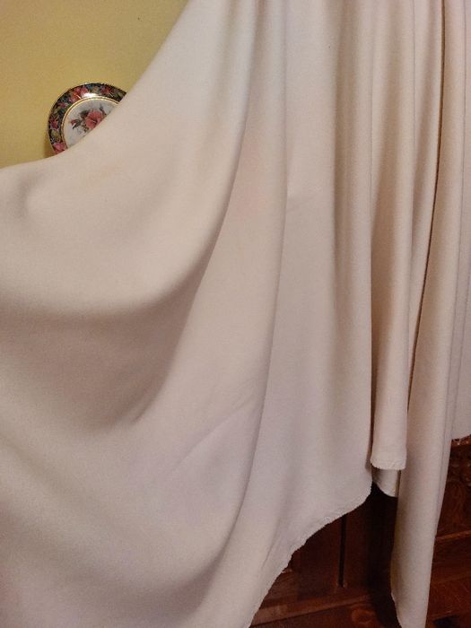 Cupon crem de stofa subtire cu lana fina, moale, catifelata