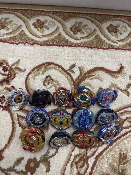 Игрушки из мультика beyblade
