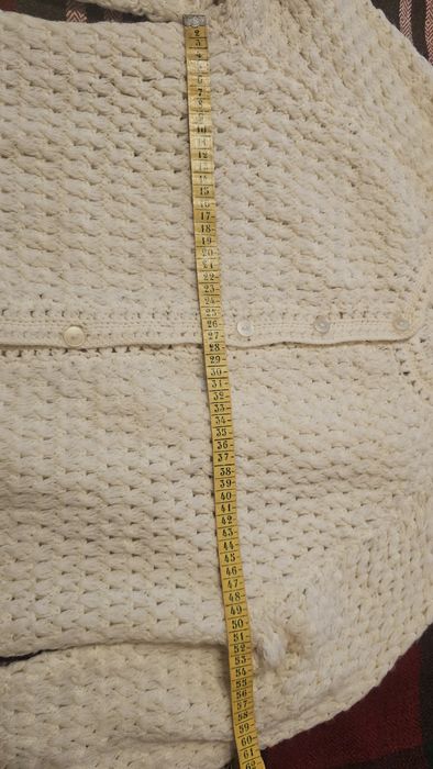 Ръчно плетена дамска жилетка