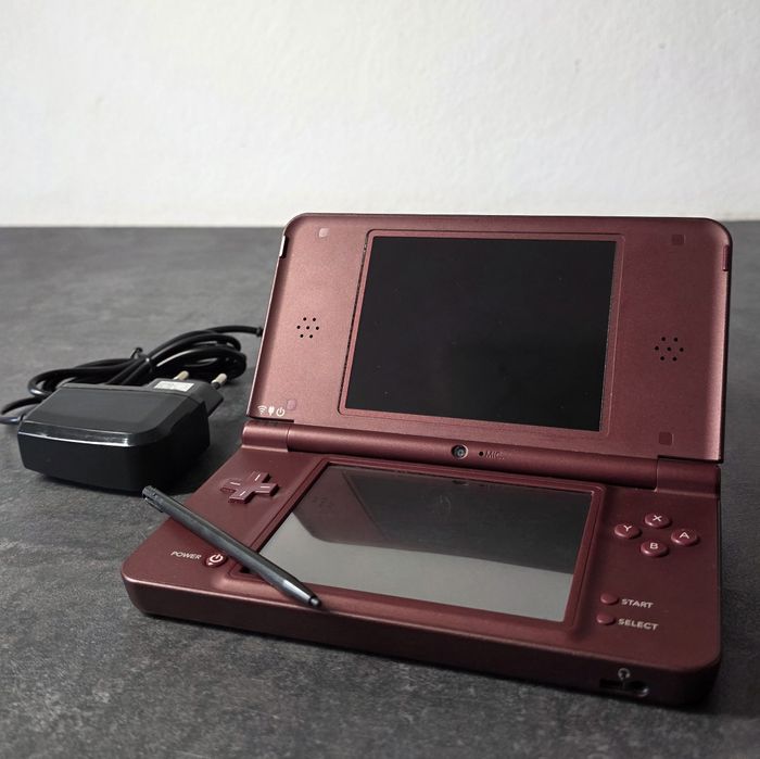 Nintendo DSi XL Wine Red
