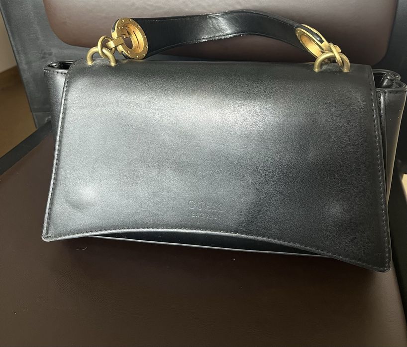 Черна чанта Guess - по спешност се продава :)