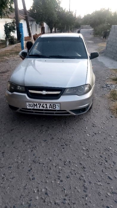 Mashina sotiladi nexia 2