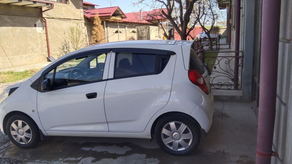 Автомобил спарк 2013