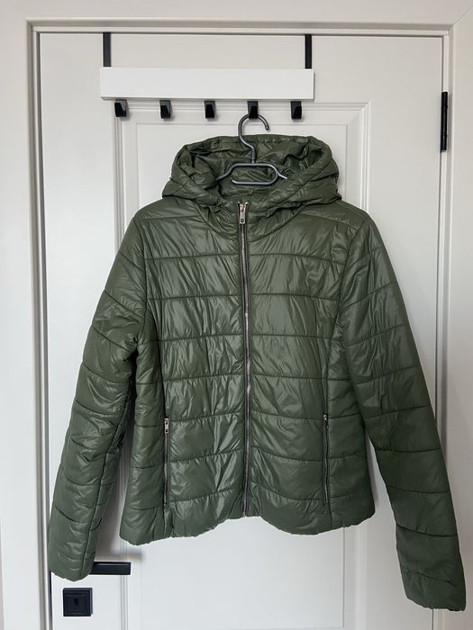 Яке - тъмнозелен цвят