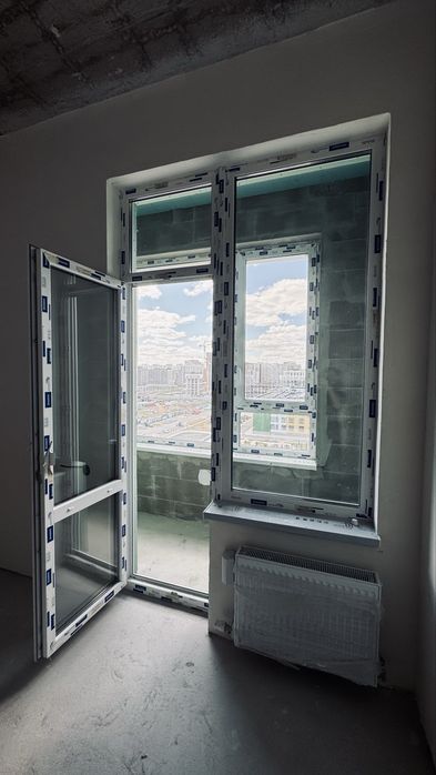 Продам оконный блок с дверью