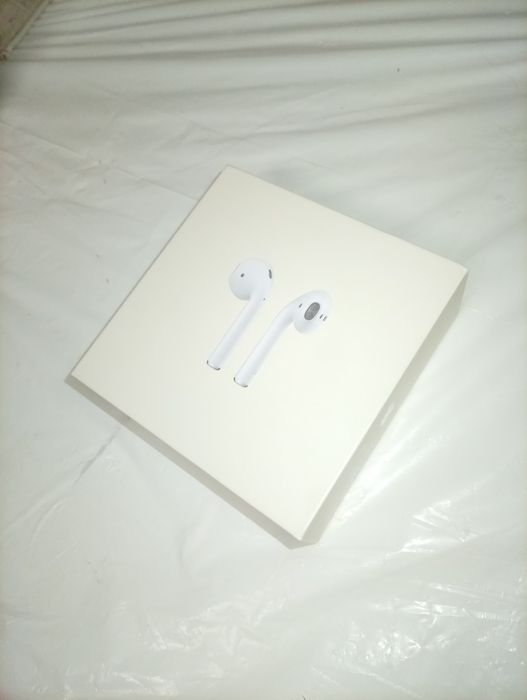 AirPods наушники