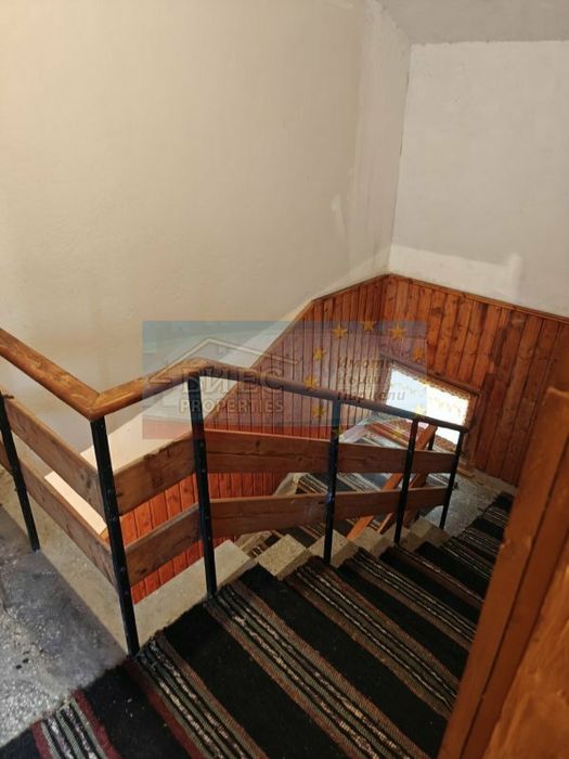 Къща - близнак в с. Боснек 100 м², двор - 288 м²
