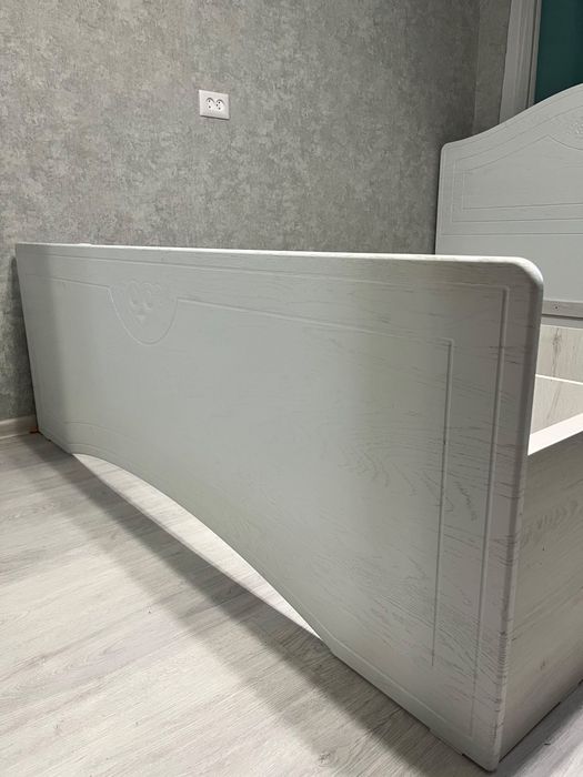 Продам двухспальную кровать