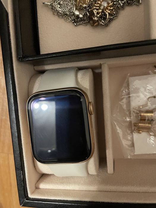 Apple Watch SE 44мм.