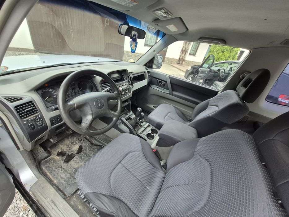 Vand Mitsubishi pajero 3.2 ( înmatriculat autoutilitară)