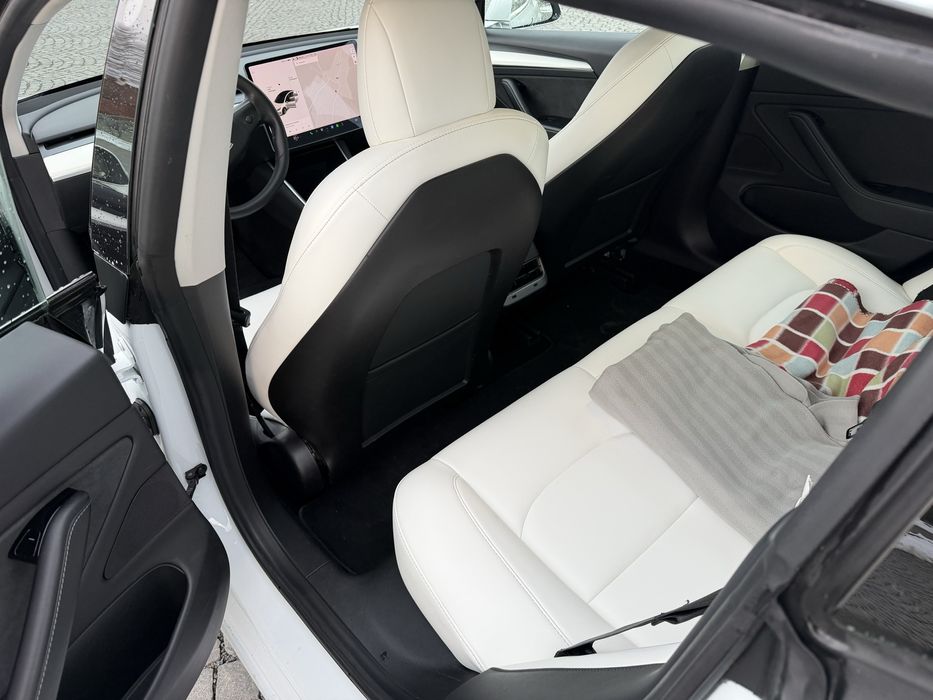 Tesla model 3 standard range+ 2019