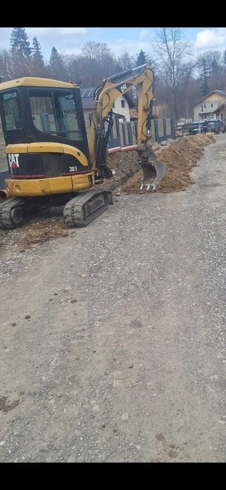 Miniexcavator Caterpillar 2005 – 3.200 kg, senile aproape noi