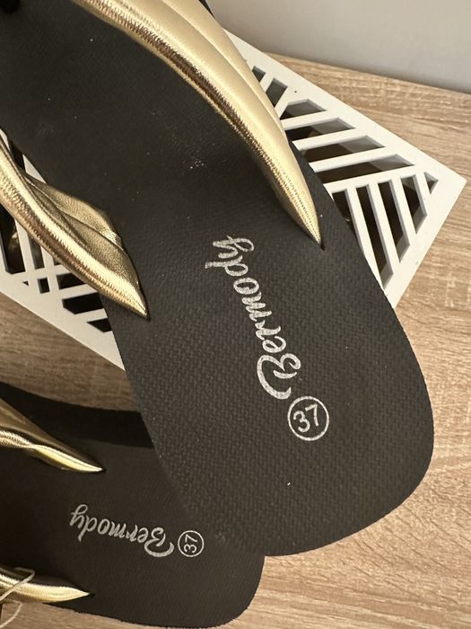 Slapi/papuci negru/auriu Bermody