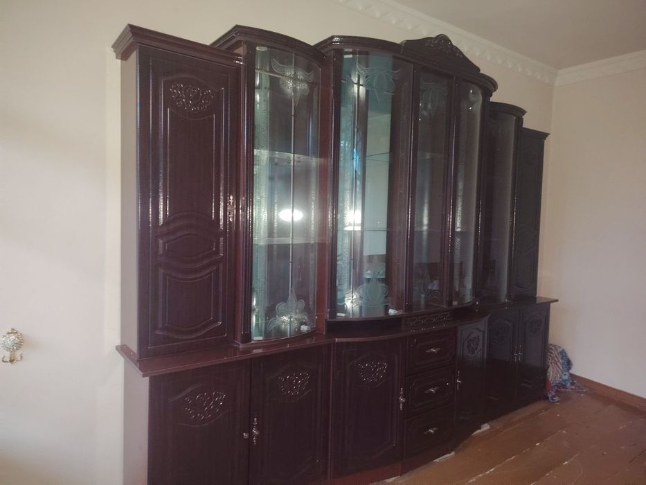 Stenka srochna sotiladi